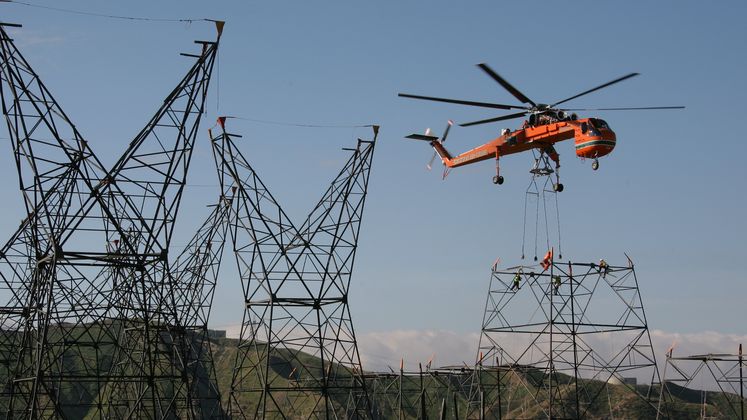 Sky crane works on transmission lines
