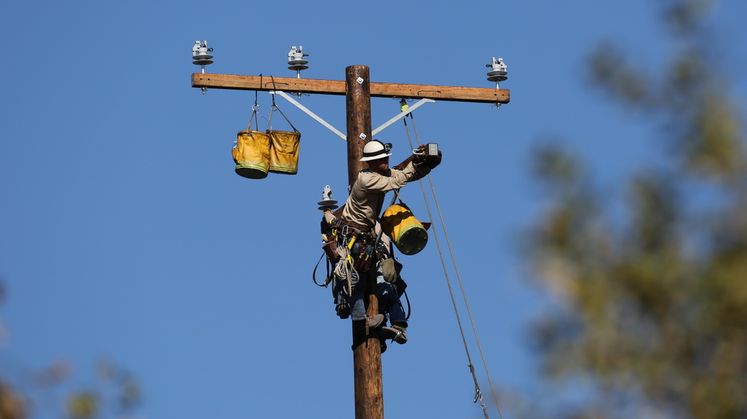 Colby fire and SCE crews