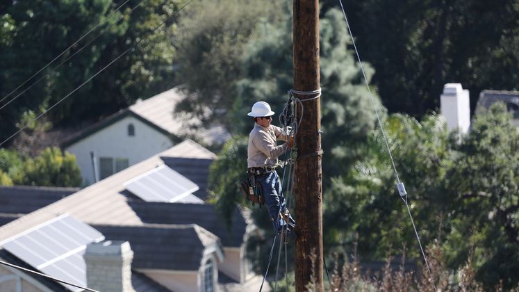 Colby fire and SCE crews