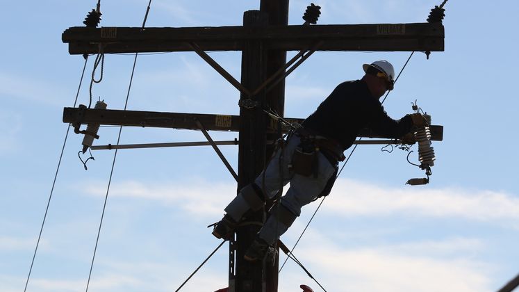 Colby fire and SCE crews