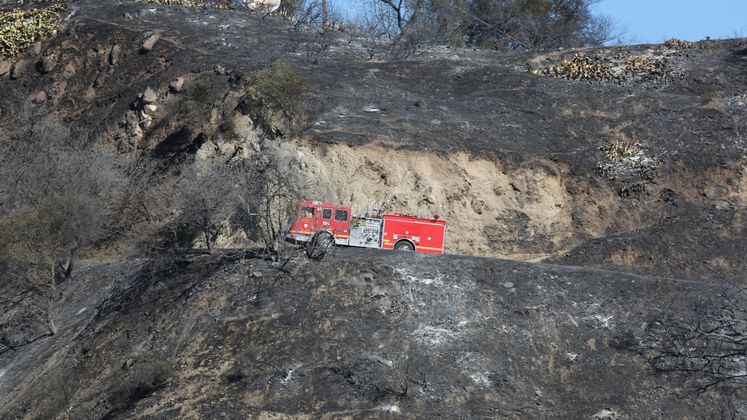 Colby fire and SCE crews