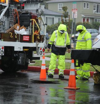 SCE crews work in rain
