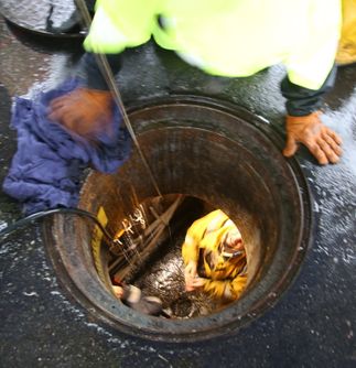 SCE crews work in rain