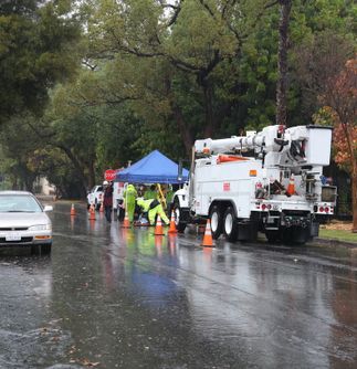 SCE crews work in rain