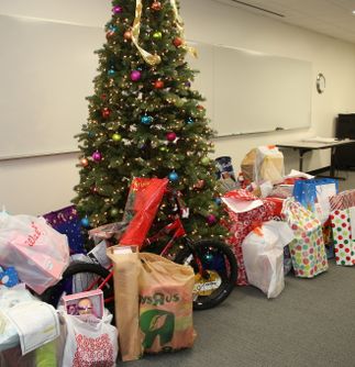 Covina Service Center and Christmas donariona
