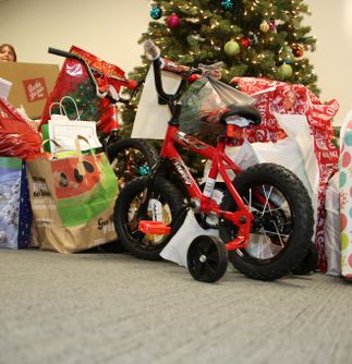 Covina Service Center and Christmas donariona