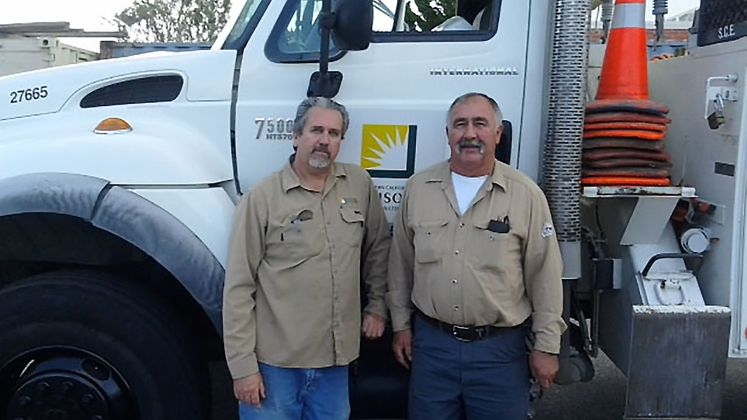 SCE crew rescues hawk