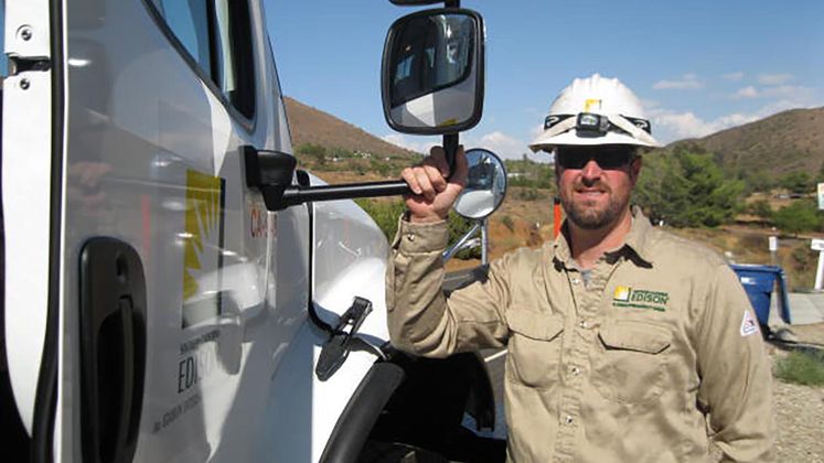 SCE Crews Work to Restore Power