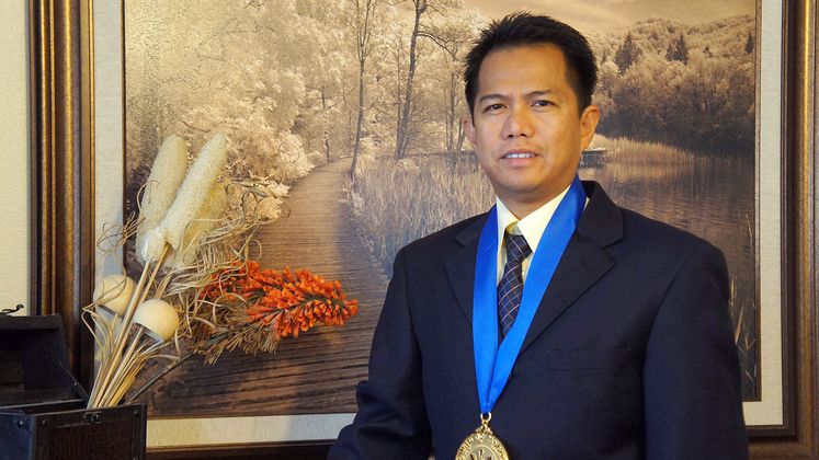 Roderick Dela Cruz wins presidential award