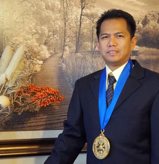 Roderick Dela Cruz wins presidential award
