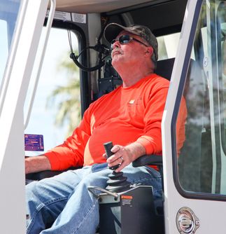 SCE crane crew replaces pole