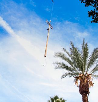 SCE crane crew replaces pole