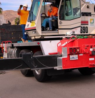 SCE crane crew replaces pole