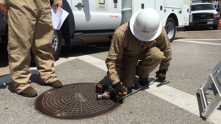 SCE crews in Long Beach