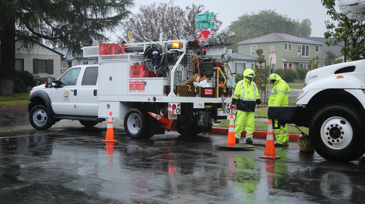 SCE crews 