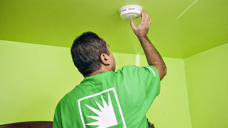 Prepare SoCal - Installing Smoke Detectors