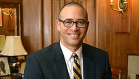 Holloway presents lecture on difficult campus conversations April 5