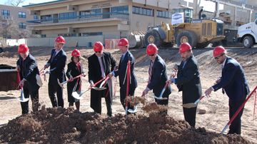 UNM breaks ground on new McKinnon Center for Management