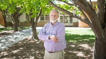 Chemistry professor says goodbye after 43 years at UNM