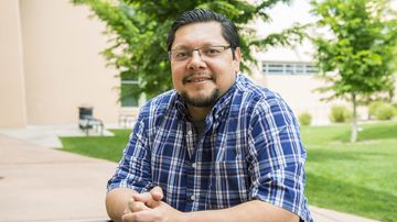 Graduating senior sleeps in car, library to finish degree