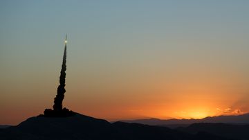 UNM students ‘teaching rockets to fly’