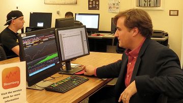 Anderson School finance students access Bloomberg Terminal 