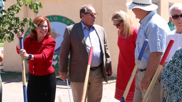 UNM celebrates the fruits of partnership by planting a tree 