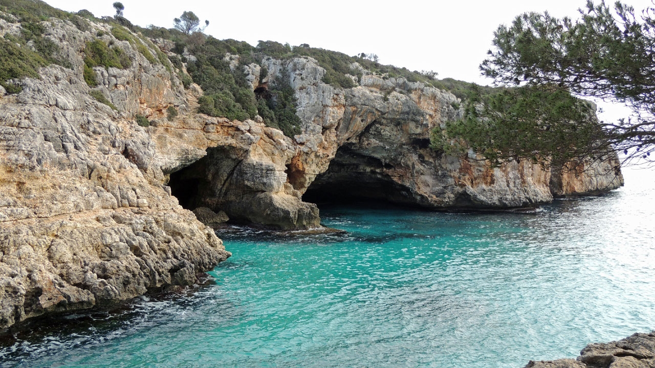 Mallorca cave entrance