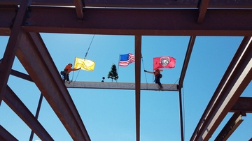 UNM celebrates PAÍS with beam raising ceremony 
