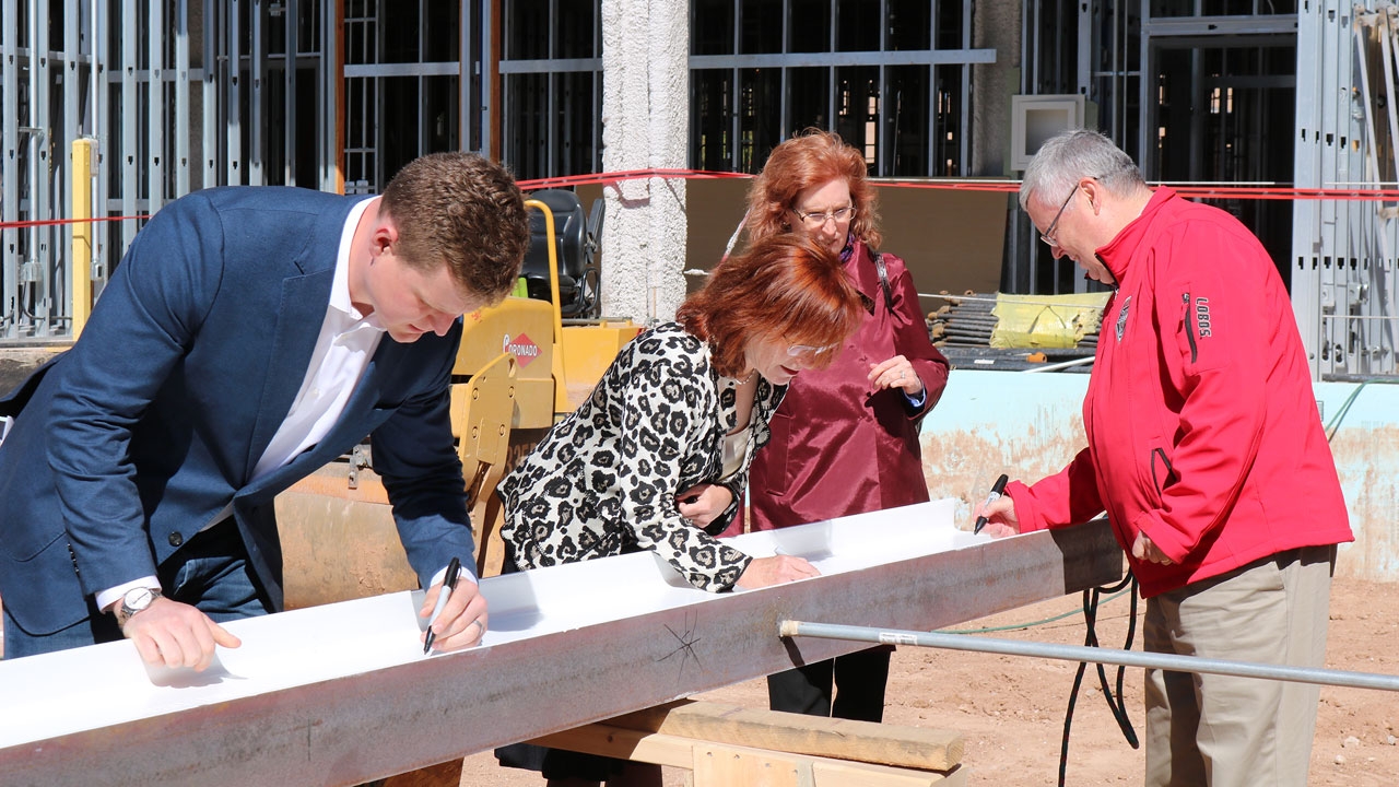 UNM officials sign beam