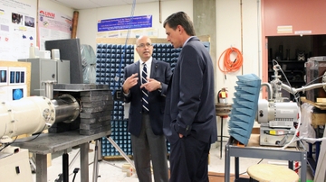 General Atomics donates to UNM electromagnetics lab