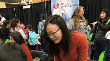 UNM Engineering wins award for booth at Discovery Festival