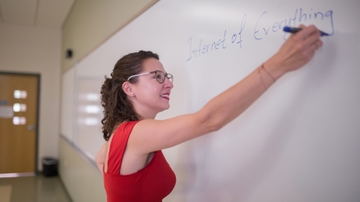 Optimizing 5G networks: UNM ECE researcher looks to enhance connections