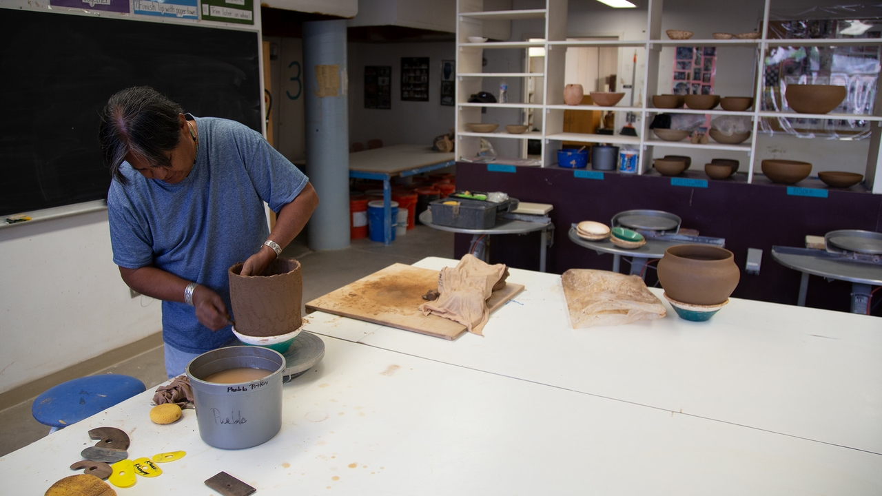 Making Pueblo pottery