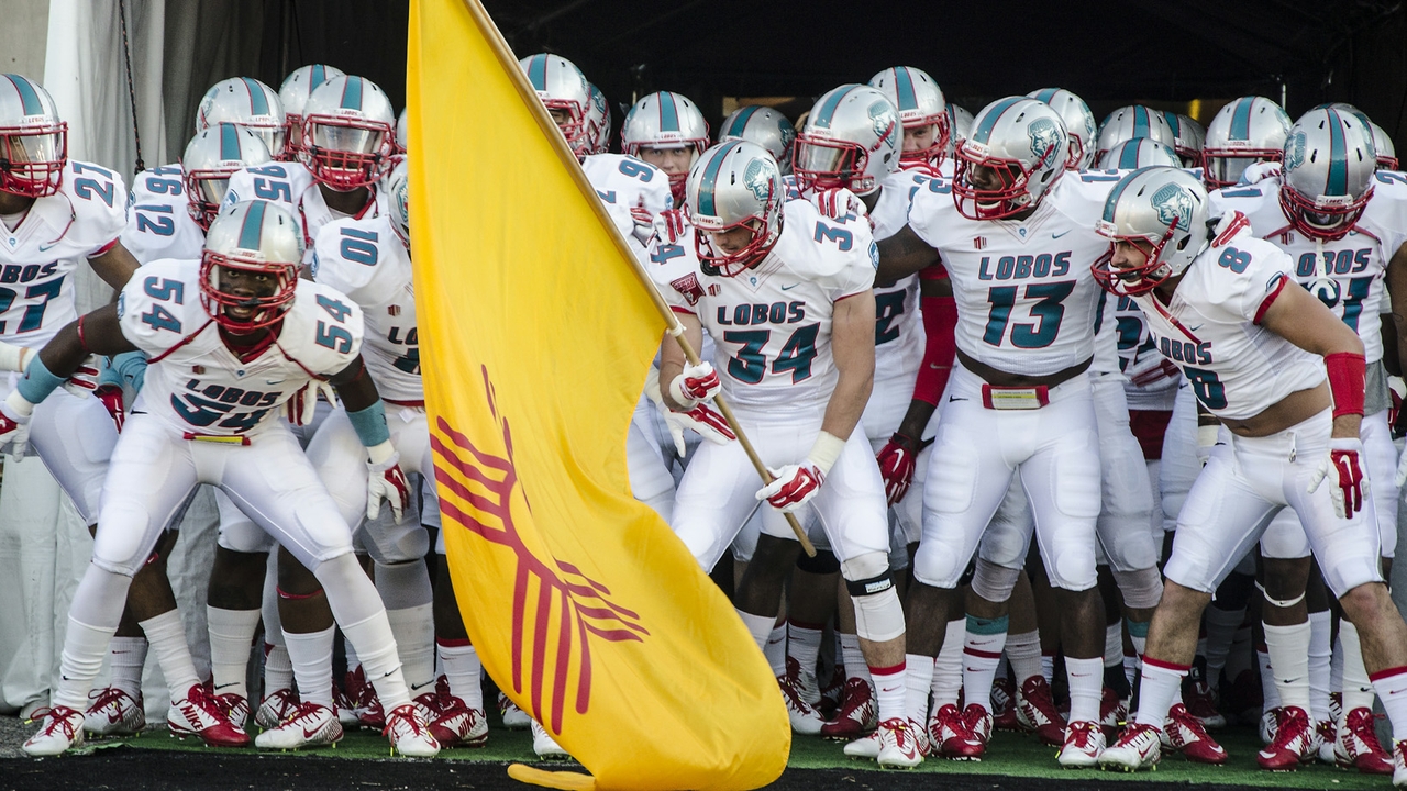 Go Lobos FB 19