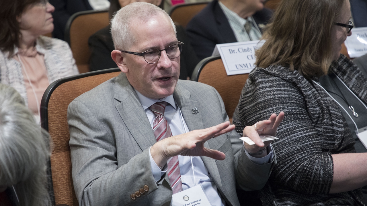UNM Provost James Holloway