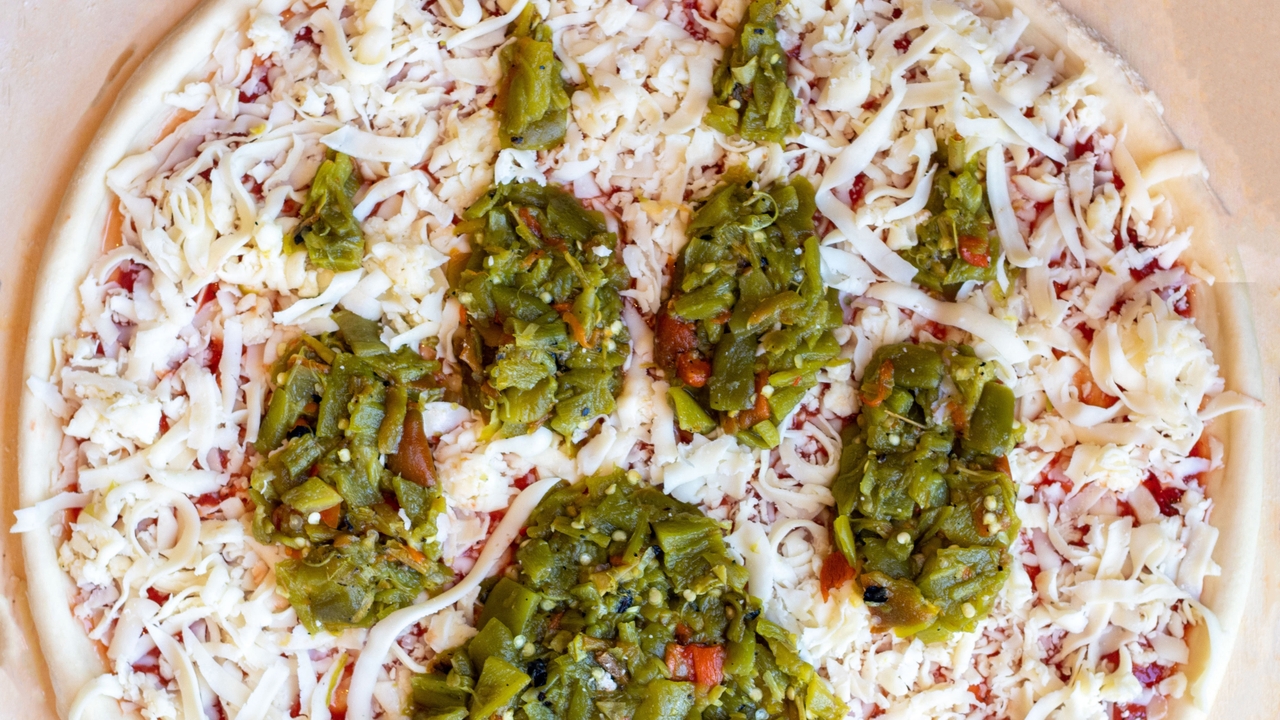 Paw design pizza