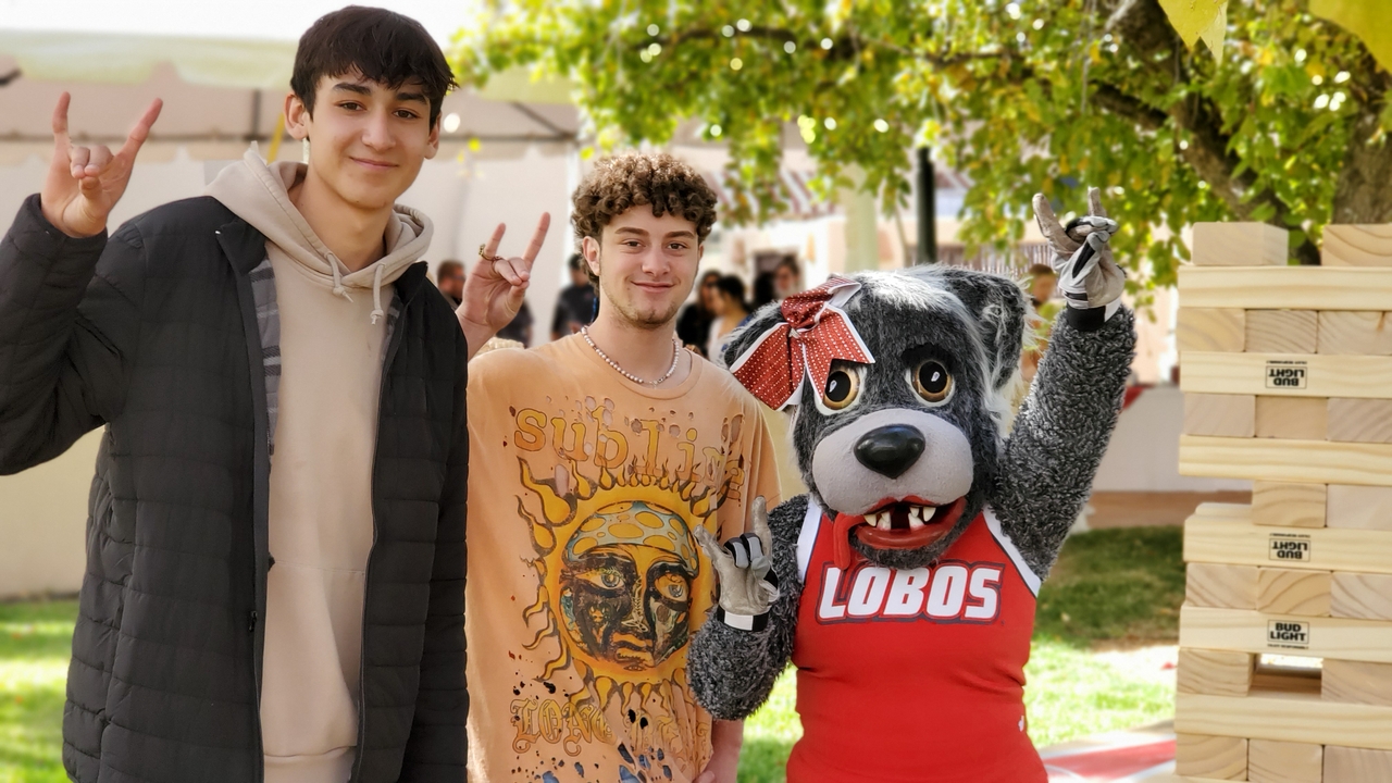Lobo Lucy and students...