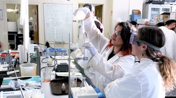 Undergraduate engineering students empowering the next generation