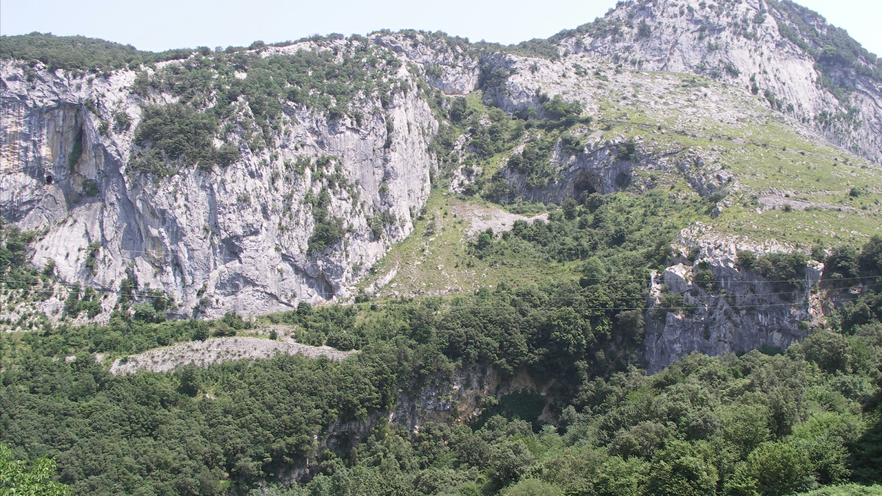 El Miron Cave