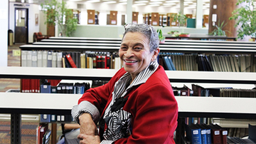 Law alumna encourages service and community in students