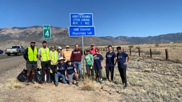 UNM students participate in highway clean-up