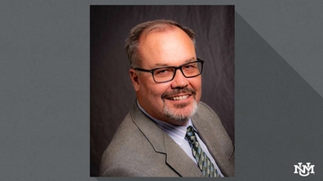 UNM names Dr. Mike Holtzclaw as UNM-Los Alamos chancellor