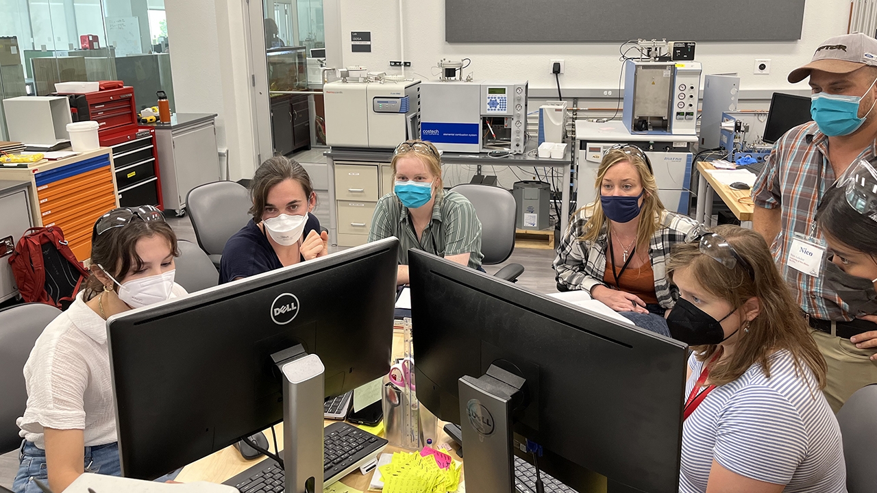 IsoCamp students in the lab