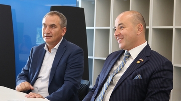 Romanian Ambassador visits the UNM Center for Stable Isotopes as part of '50 States, One Community' Tour