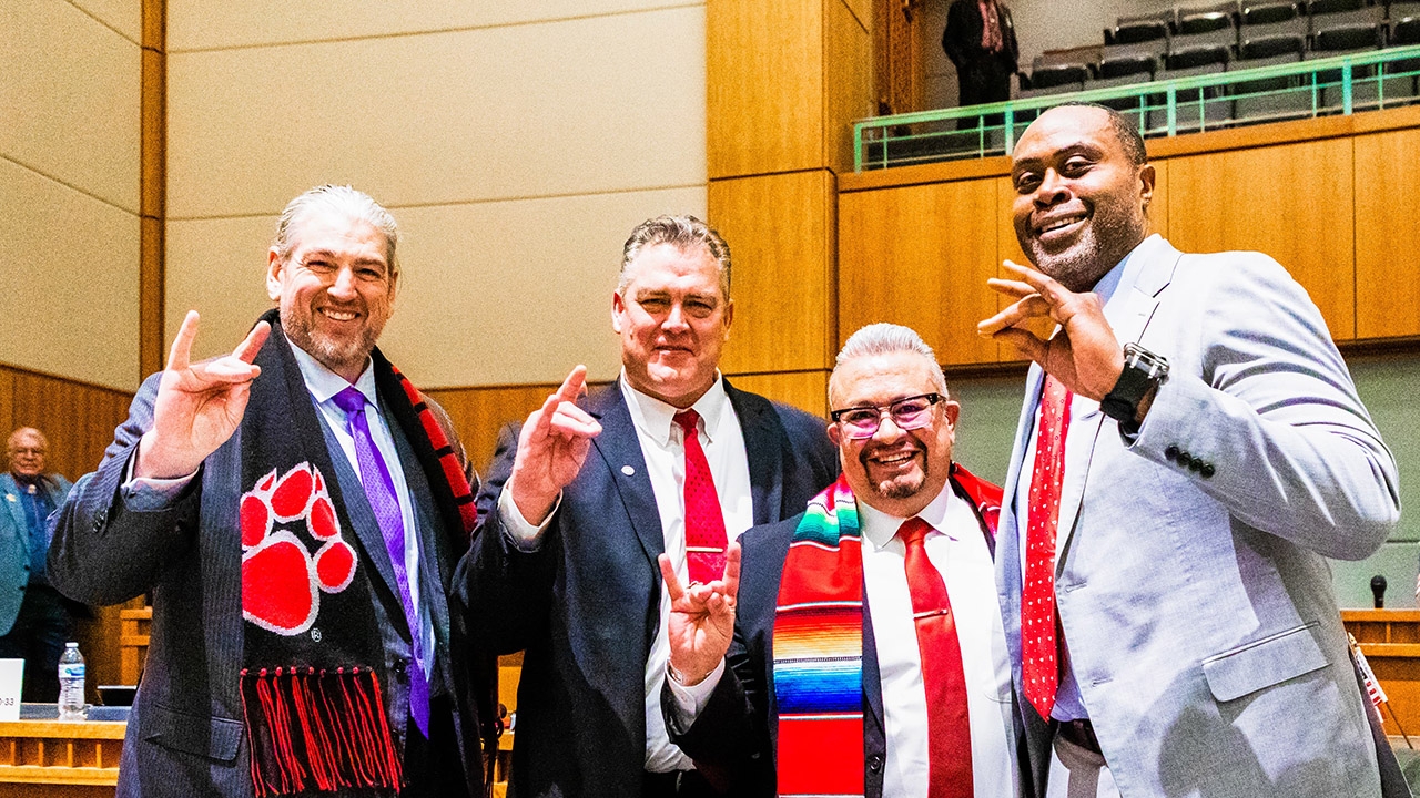 Everyone's a Lobo!