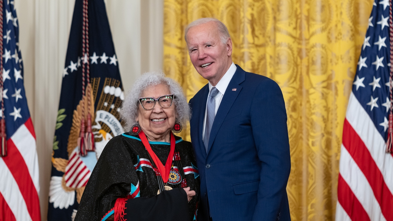 UNM alumna Dr. Henrietta Mann and President Joe Biden