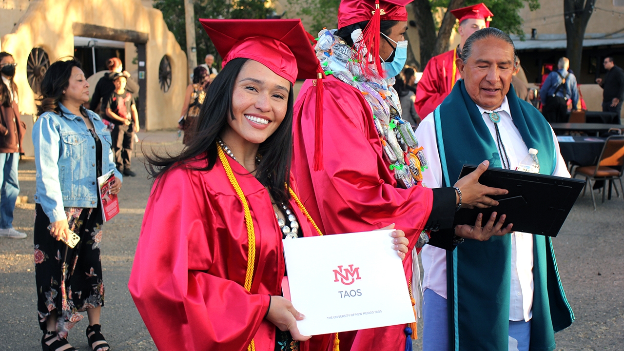 UNM Taos: Excelencia in Education