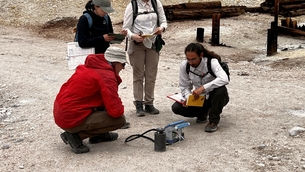 Field camp students work with Professor Tobias Fischer measuring CO2 flux at Sulphur Springs in the Valles Caldera field area.