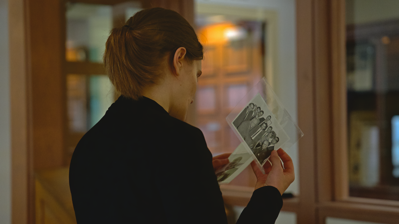 Amber Lane organizes photos.
